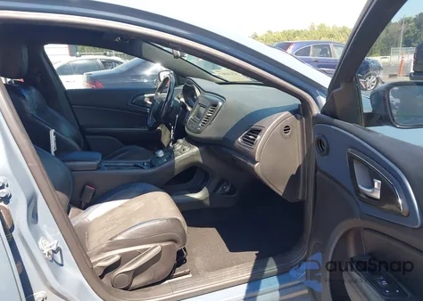 2015 Chrysler 200 S z USA, uszkodzony, nr VIN 1C3CCCBB4FN670400